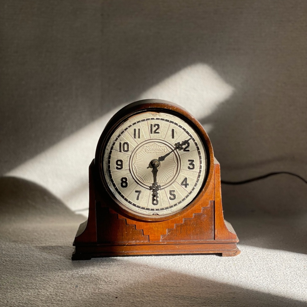Antique E. Ingraham & Company wooden mantel clock
